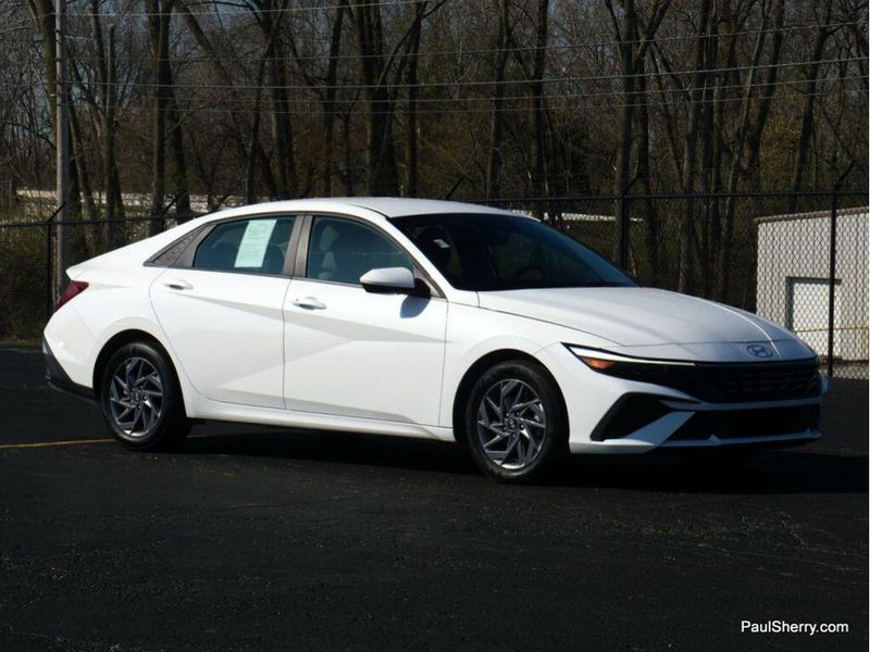 2024 Hyundai Elantra SELImage 17