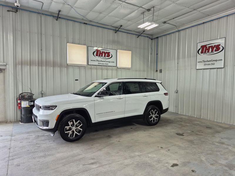 2025 Jeep Grand Cherokee L Limited 4x4Image 18