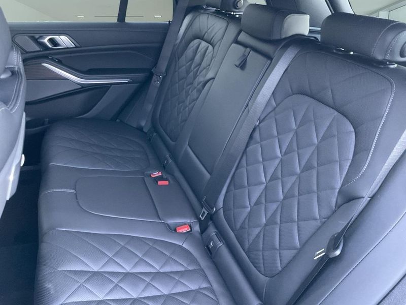 2025 BMW X5 xDrive50eImage 28