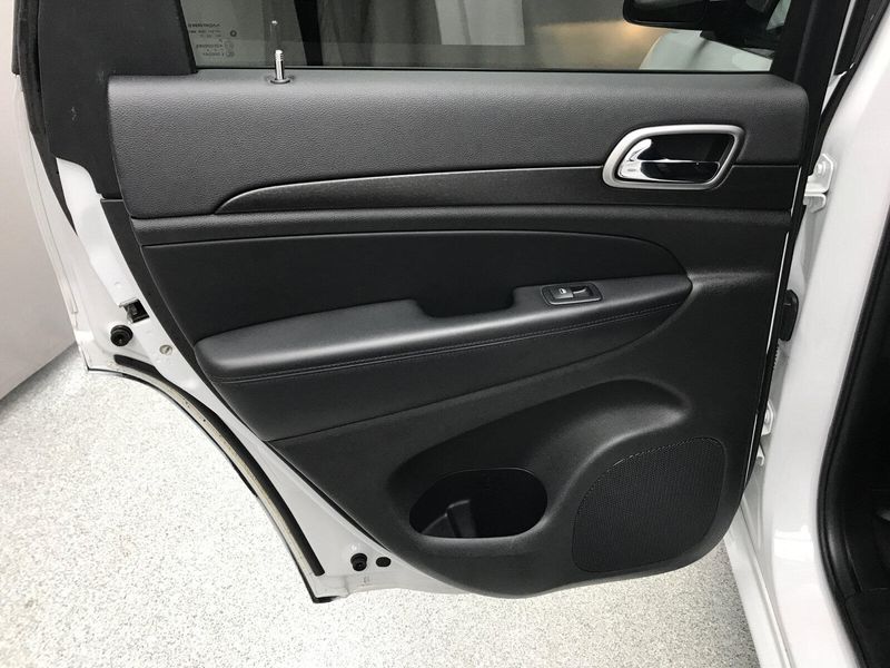 2017 Jeep Grand Cherokee AltitudeImage 8