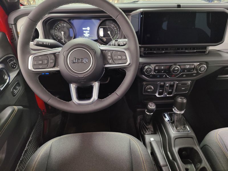 Used 2025 Jeep Wrangler 4xE Sahara 4WDImage 17