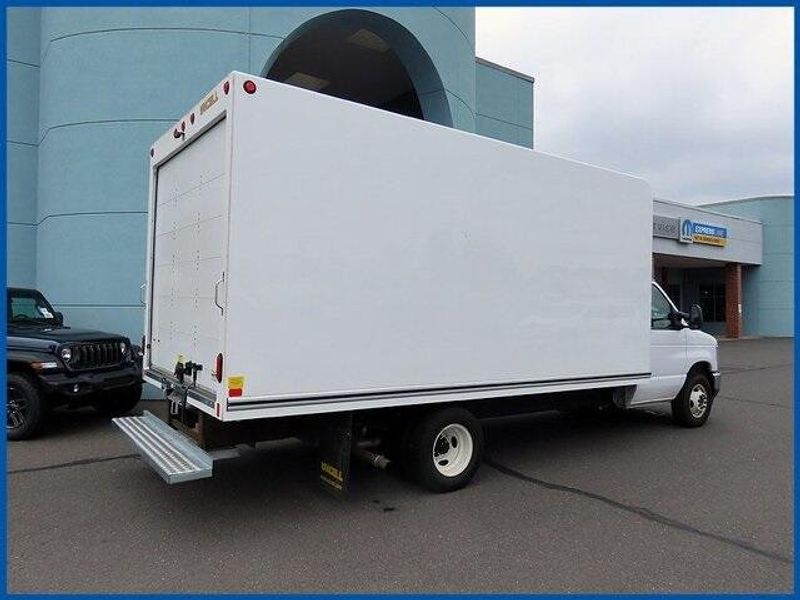 2025 Ford E-350 Cutaway BaseImage 7