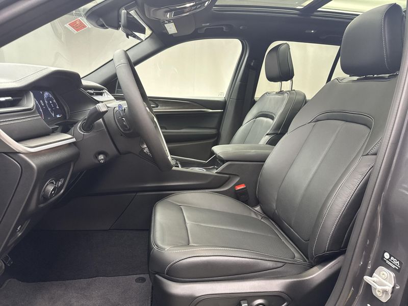 New 2026 Jeep Grand Cherokee Limited Reserve 4x4Image 7