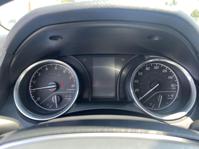 Used 2019 Toyota Camry SEImage 9