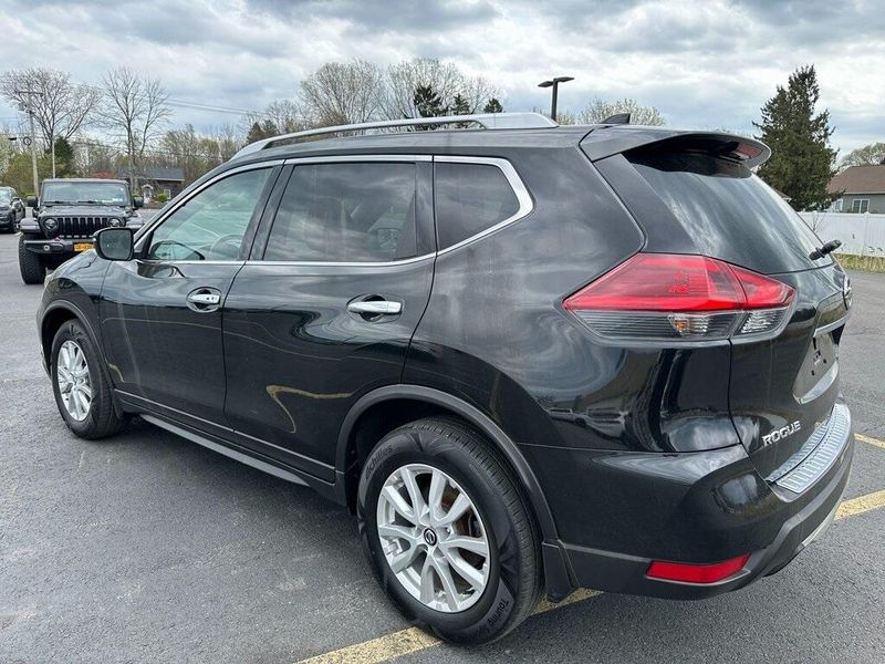 2018 Nissan Rogue SVImage 15
