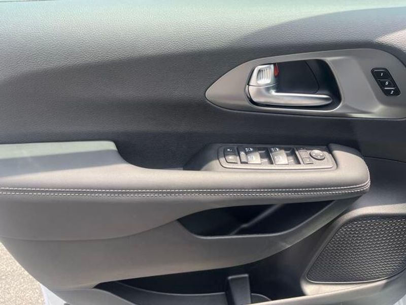 2025 Chrysler Pacifica Select2025 Chrysler Pacifica Select