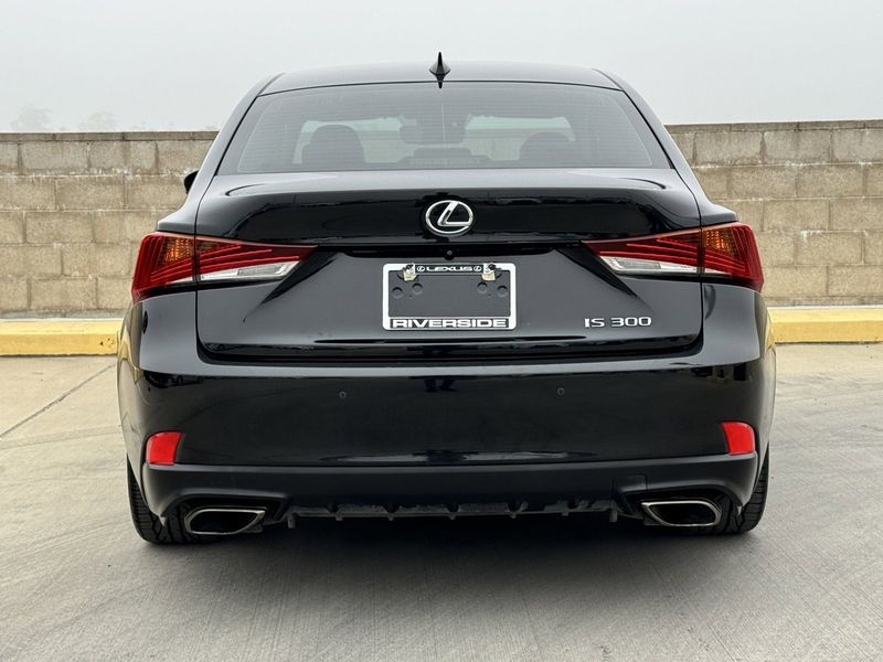 2018 Lexus IS 300Image 11