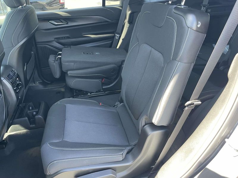 New 2026 Jeep Grand Cherokee L Laredo 4x2