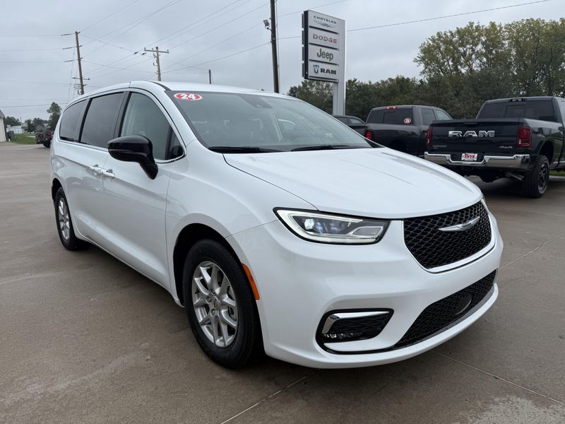 Used 2024 Chrysler Pacifica Touring LImage 33