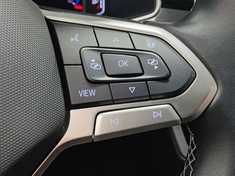 Used 2025 Volkswagen Taos SEL AWD w/Sunroof & NavImage 30