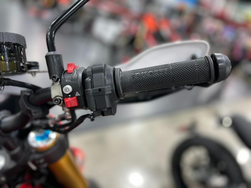 New 2025 Ducati HYPERMOTARD 950 SP Image 14