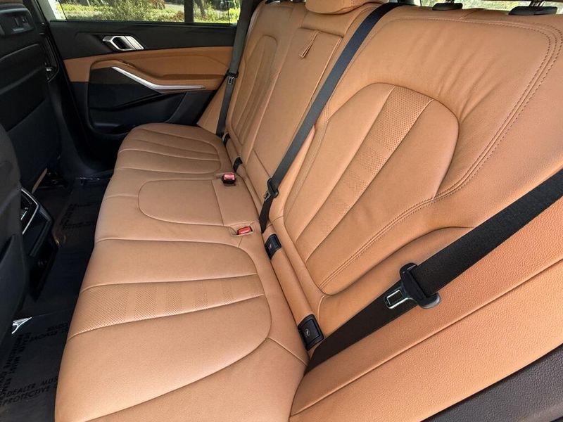 2022 BMW X5 xDrive45eImage 31