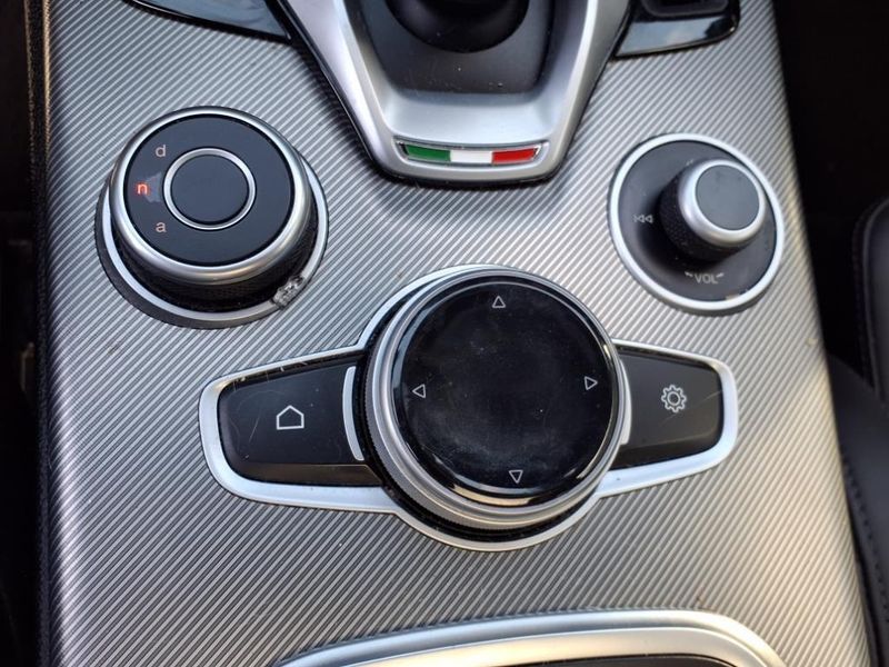 2022 Alfa Romeo Stelvio VeloceImage 24