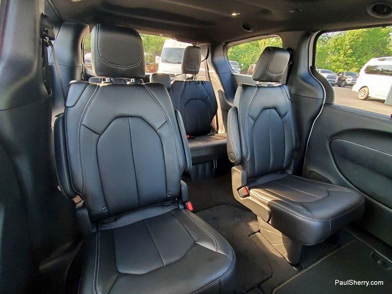 New 2026 Chrysler Pacifica SelectImage 4