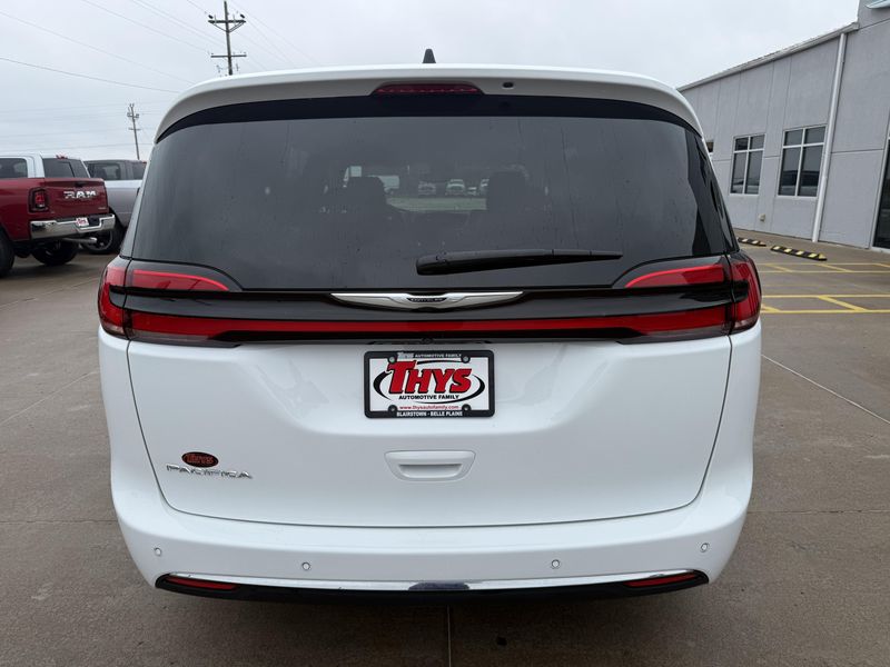 Used 2024 Chrysler Pacifica Touring LImage 36