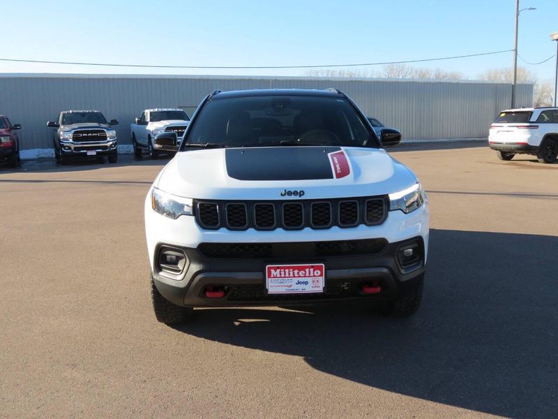 Used 2025 Jeep Compass Trailhawk 4x4 4dr SUVImage 3