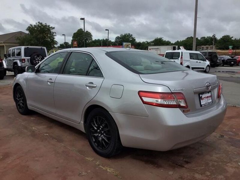2011 Toyota Camry LEImage 3