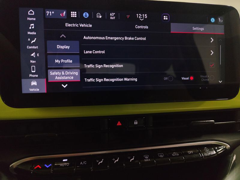 New 2025 Fiat 500e IconaImage 16