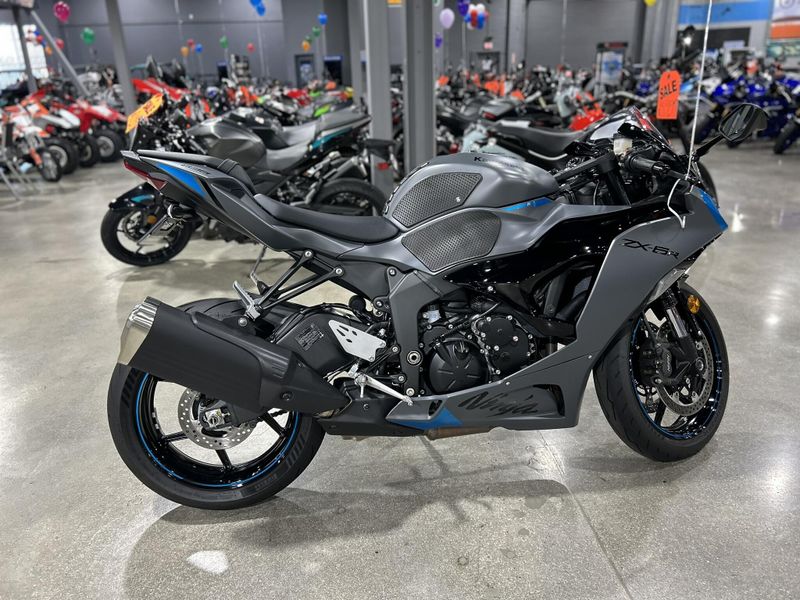 Used 2025 Kawasaki NINJA ZX-6R ABS Image 5