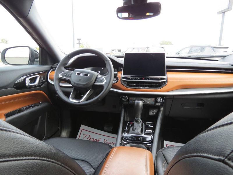 Used 2024 Jeep Compass Limited 4x4 4dr SUVImage 16