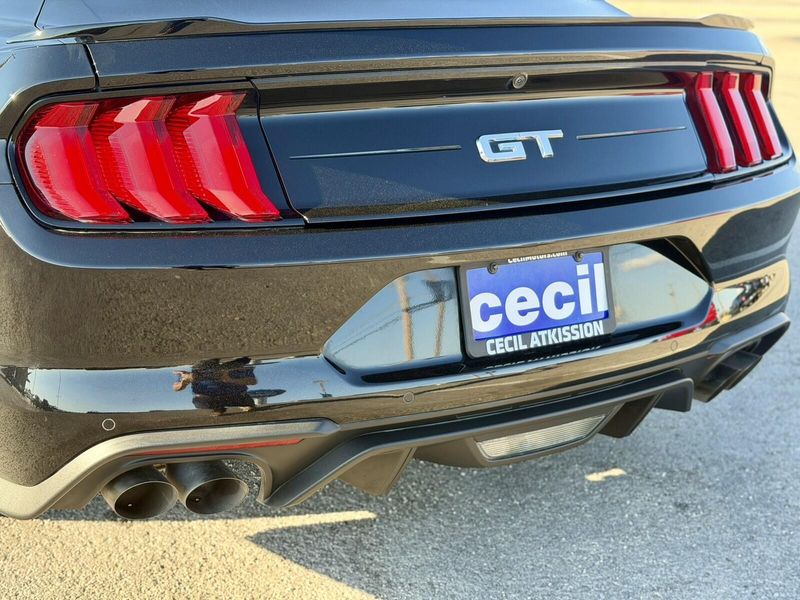 2022 Ford Mustang GT Premium photo 7
