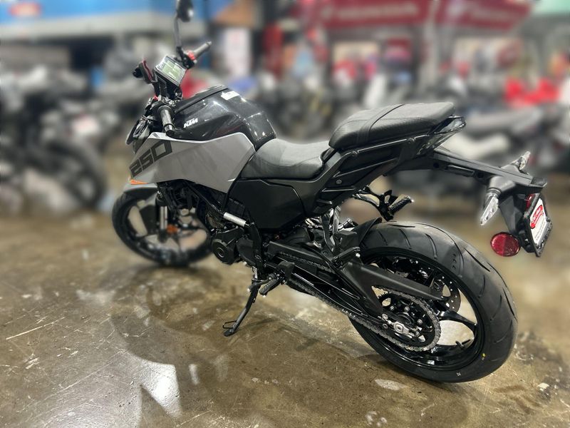 New 2026 KTM 250 DUKE Image 17