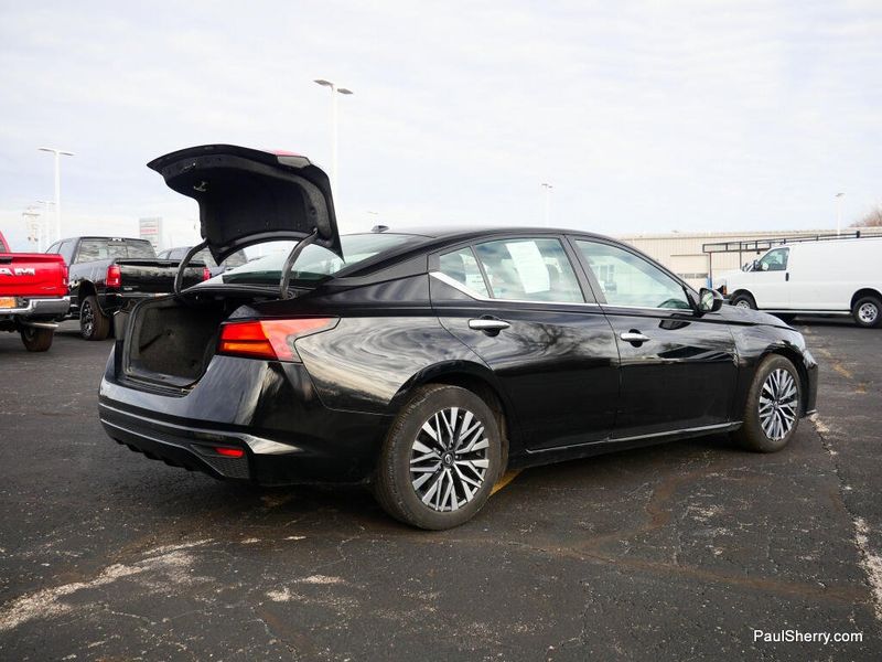 Used 2023 Nissan Altima 2.5 SV