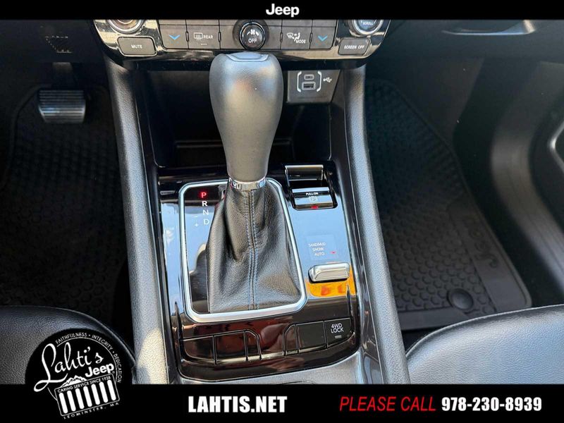 2022 Jeep Compass Latitude photo 9