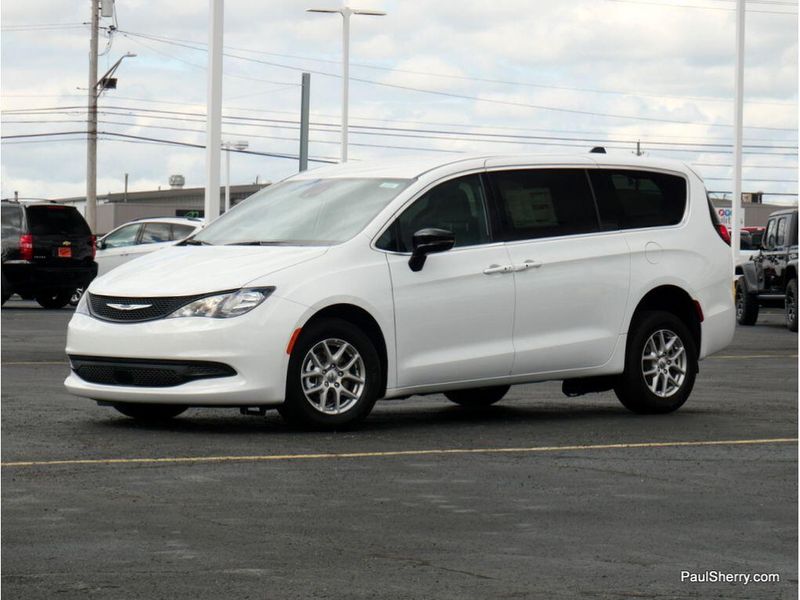 2025 Chrysler Voyager LXImage 29