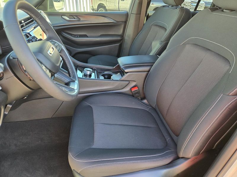 Used 2025 Jeep Grand Cherokee Laredo X 4x2