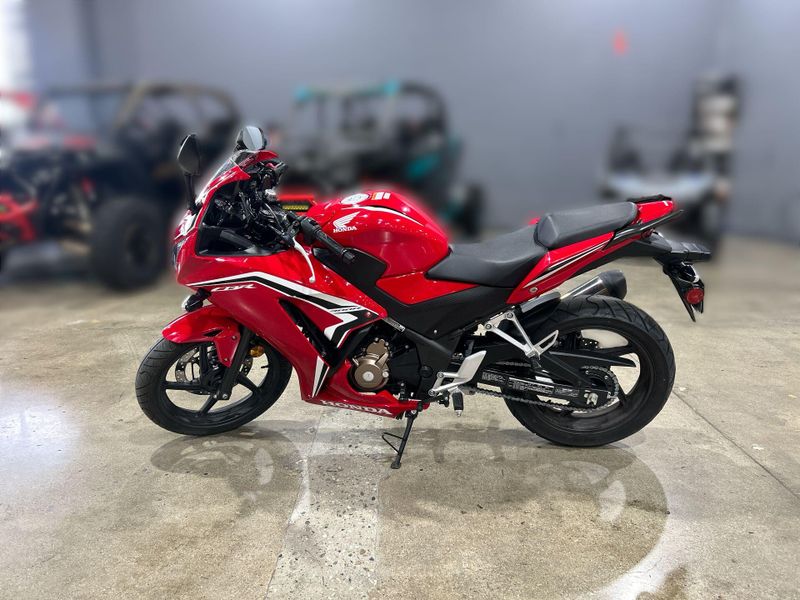 2022 Honda CBR300R Base Image 14