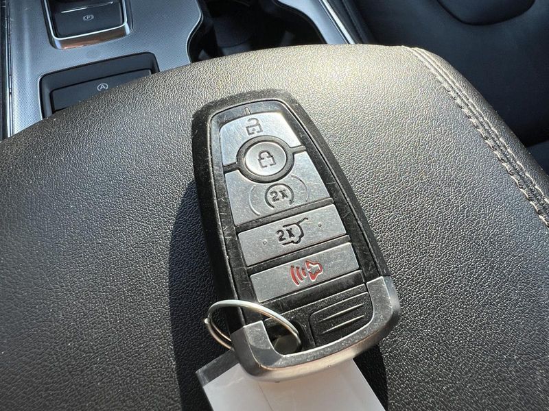 2022 Ford Edge Titanium photo 32