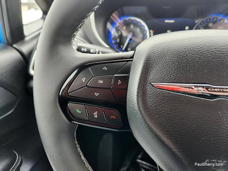 New 2026 Chrysler Pacifica Select