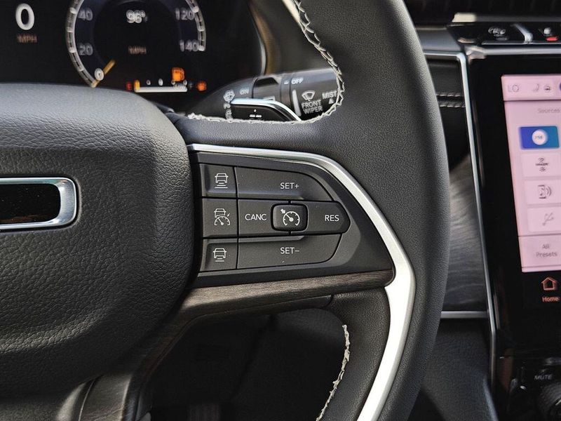 2025 Jeep Grand Cherokee L Limited 4x4Image 13