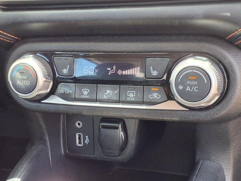 2021 Nissan Versa SR photo 7
