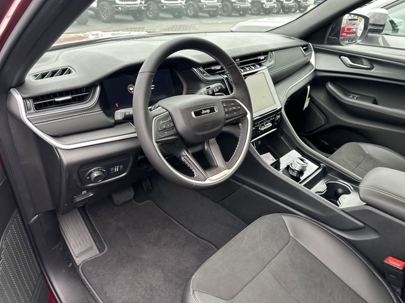 New 2025 Jeep Grand Cherokee L Altitude X 4x4Image 20