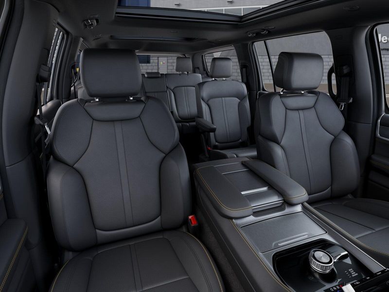 2026 Jeep Grand Wagoneer 85th Anniversary Edition 4x4Image 16