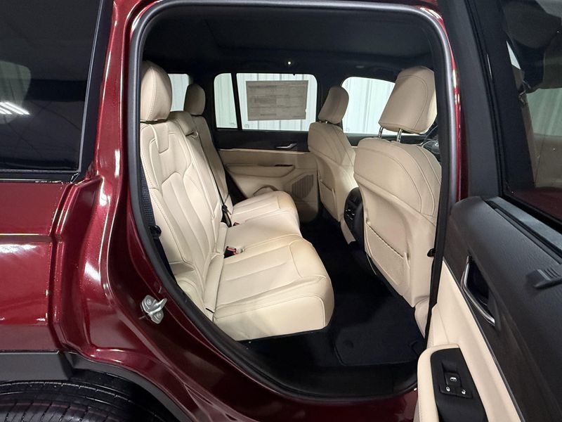 New 2025 Jeep Grand Cherokee Limited 4x4Image 12