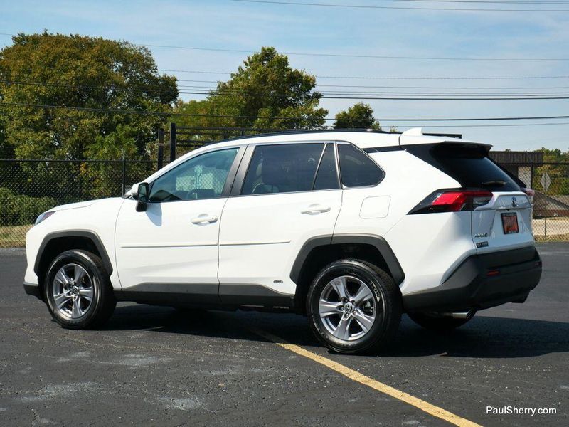 2024 Toyota RAV4 Hybrid LE photo 9