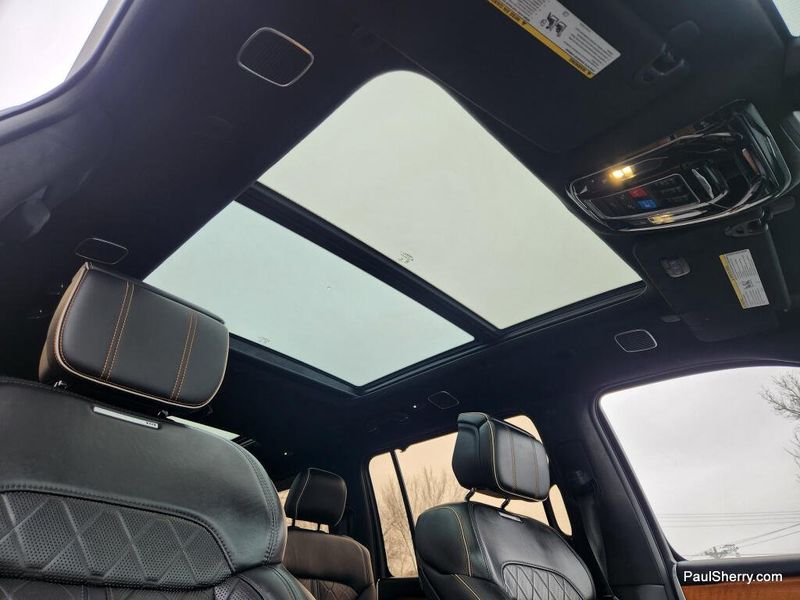 2022 Jeep Grand Wagoneer Series III