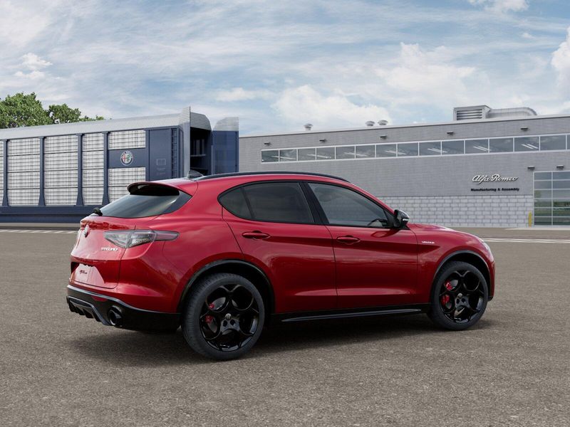 New 2026 Alfa Romeo Stelvio AwdImage 2