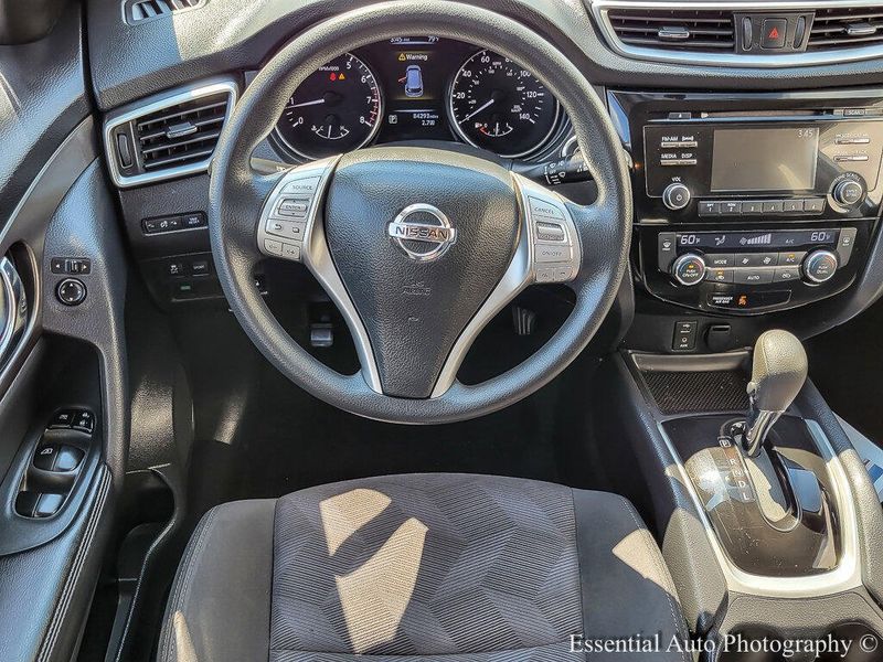 2015 Nissan Rogue SV photo 10