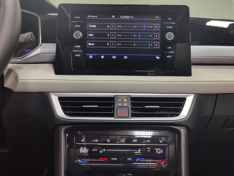 2025 Volkswagen Taos SE AWD w/SunroofImage 18