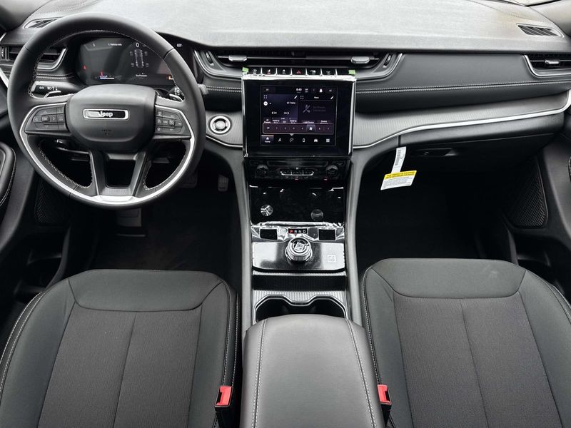 New 2026 Jeep Grand Cherokee Laredo 4x2