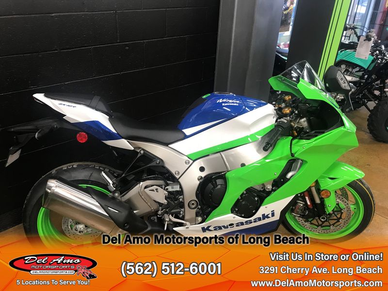 2024 Kawasaki ZX1002LRFBL-GN2  in a LIME GREEN/PEARL CRYSTAL WHITE/BLUE exterior color. Del Amo Motorsports of Long Beach (562) 362-3160 delamomotorsports.com 