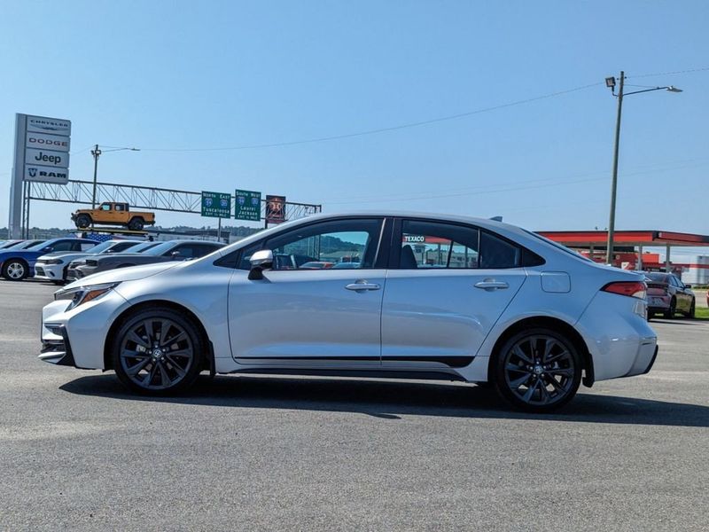 2023 Toyota Corolla SE in a Classic Silver Metallic exterior color and Black/Redinterior. Johnson Dodge 601-693-6343 pixelmotiondemo.com 