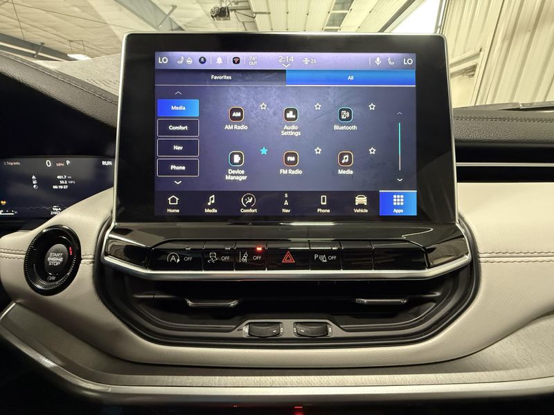 Used 2025 Jeep Compass LimitedImage 33
