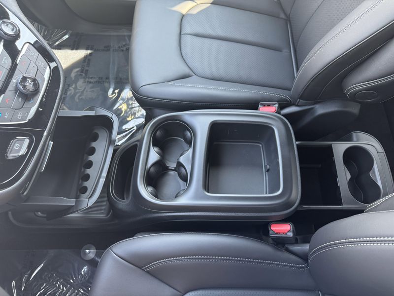 New 2025 Chrysler Pacifica SelectImage 27