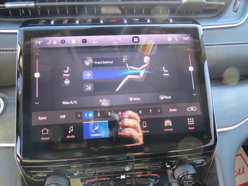 Used 2023 Jeep Grand Cherokee Limited 4x4 4dr SUVImage 23