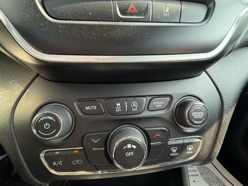 2021 Jeep Cherokee Latitude photo 21